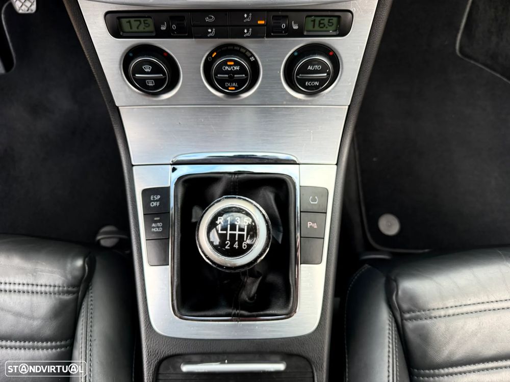 VW Passat Variant 2.0 TDi Highline - 34