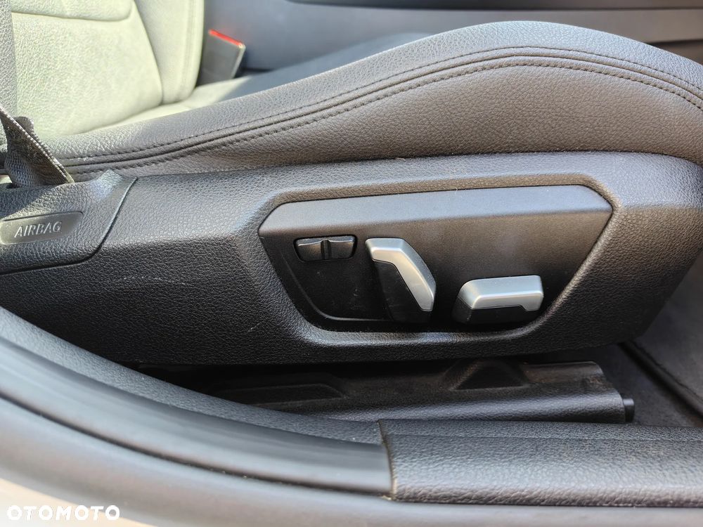 BMW Seria 3 330i Luxury Line sport - 20