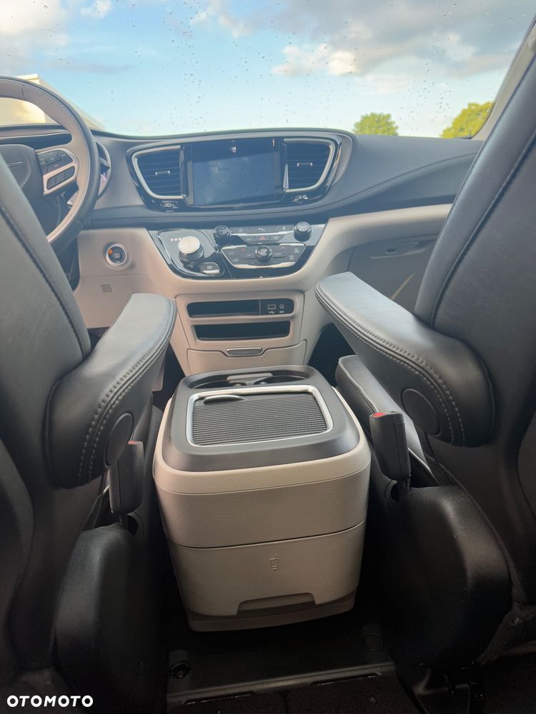 Chrysler Pacifica - 14