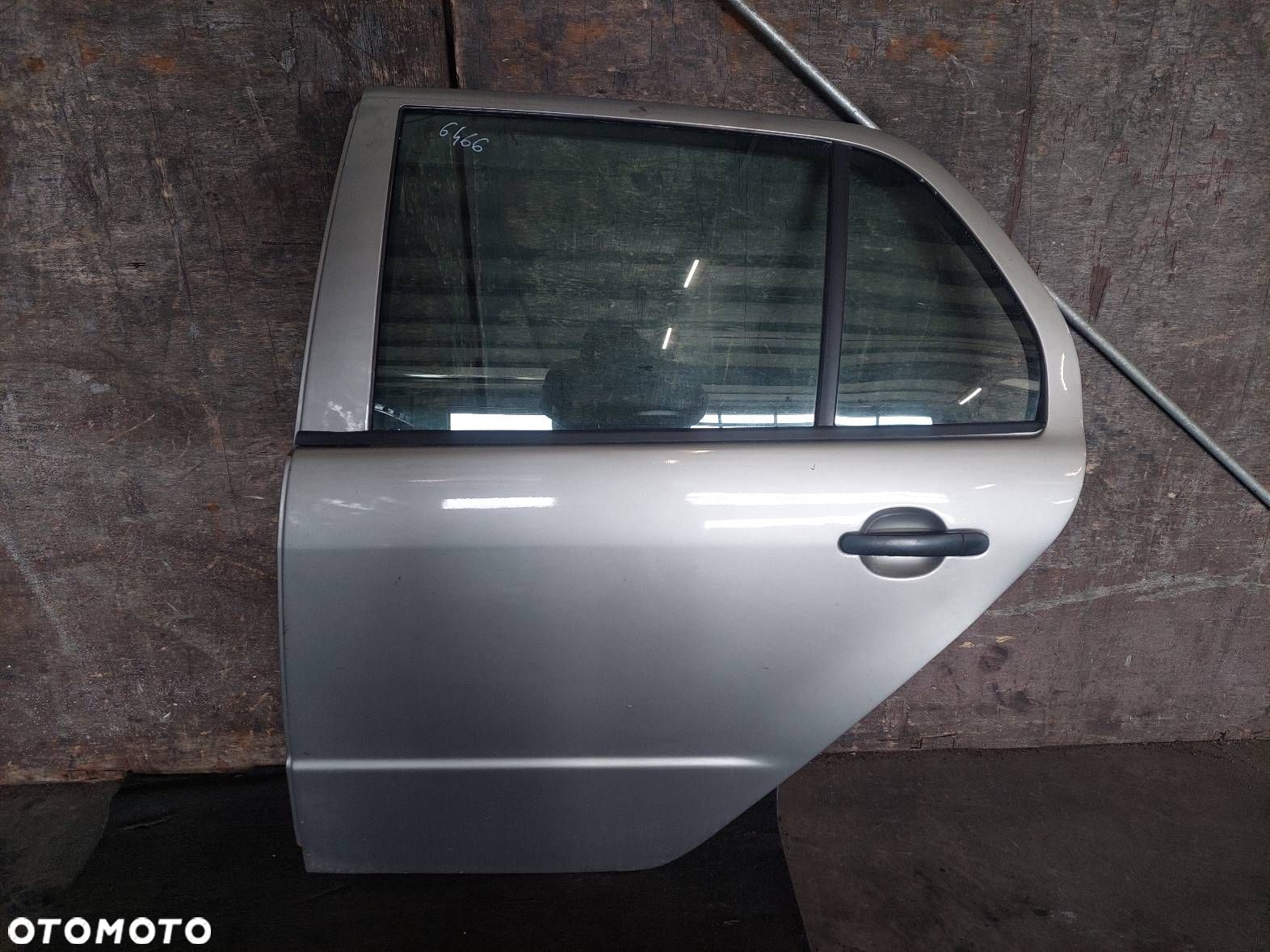 DRZWI KOMPLETNE LEWY TYŁ SKODA FABIA I HB 5D 9202 - 1