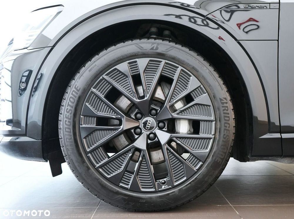 Audi Q8 e-tron - 8