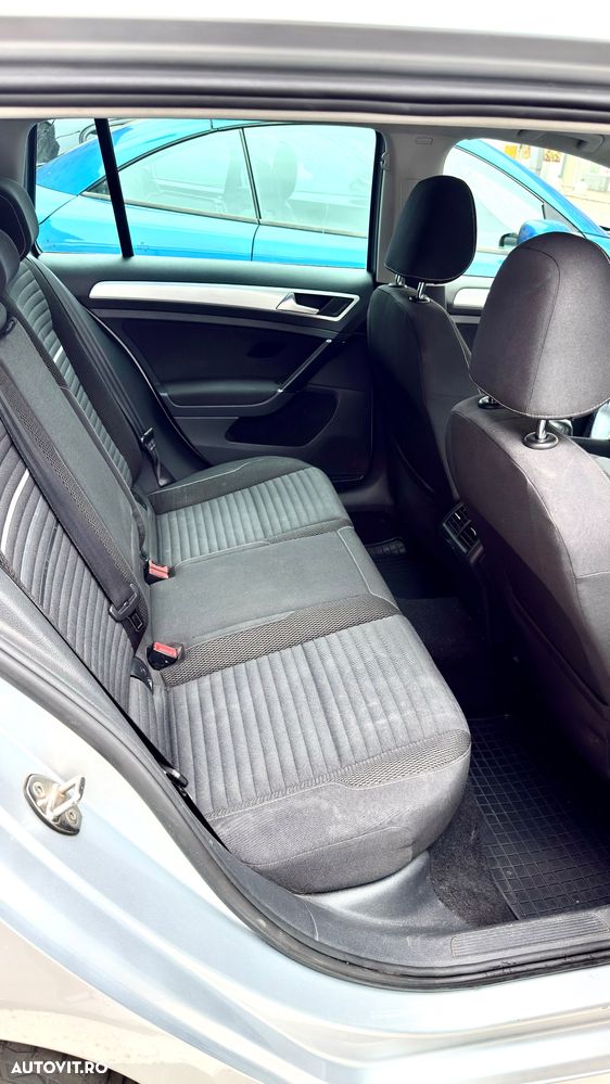 Volkswagen Golf - 9