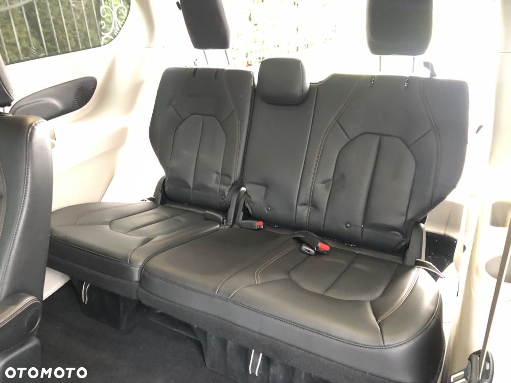 Chrysler Pacifica - 13