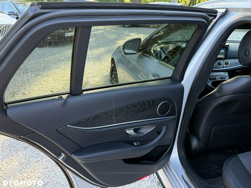 Mercedes-Benz Klasa E 400 4-Matic 9G-TRONIC - 14