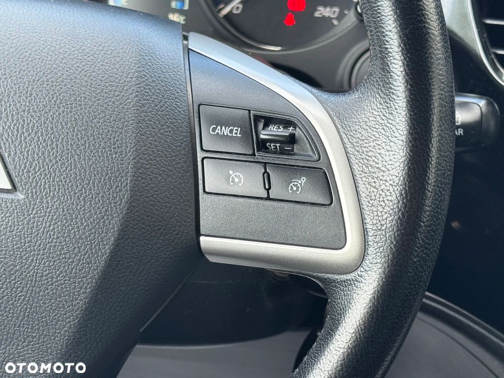 Mitsubishi Outlander 2.0 Invite + 2WD - 6