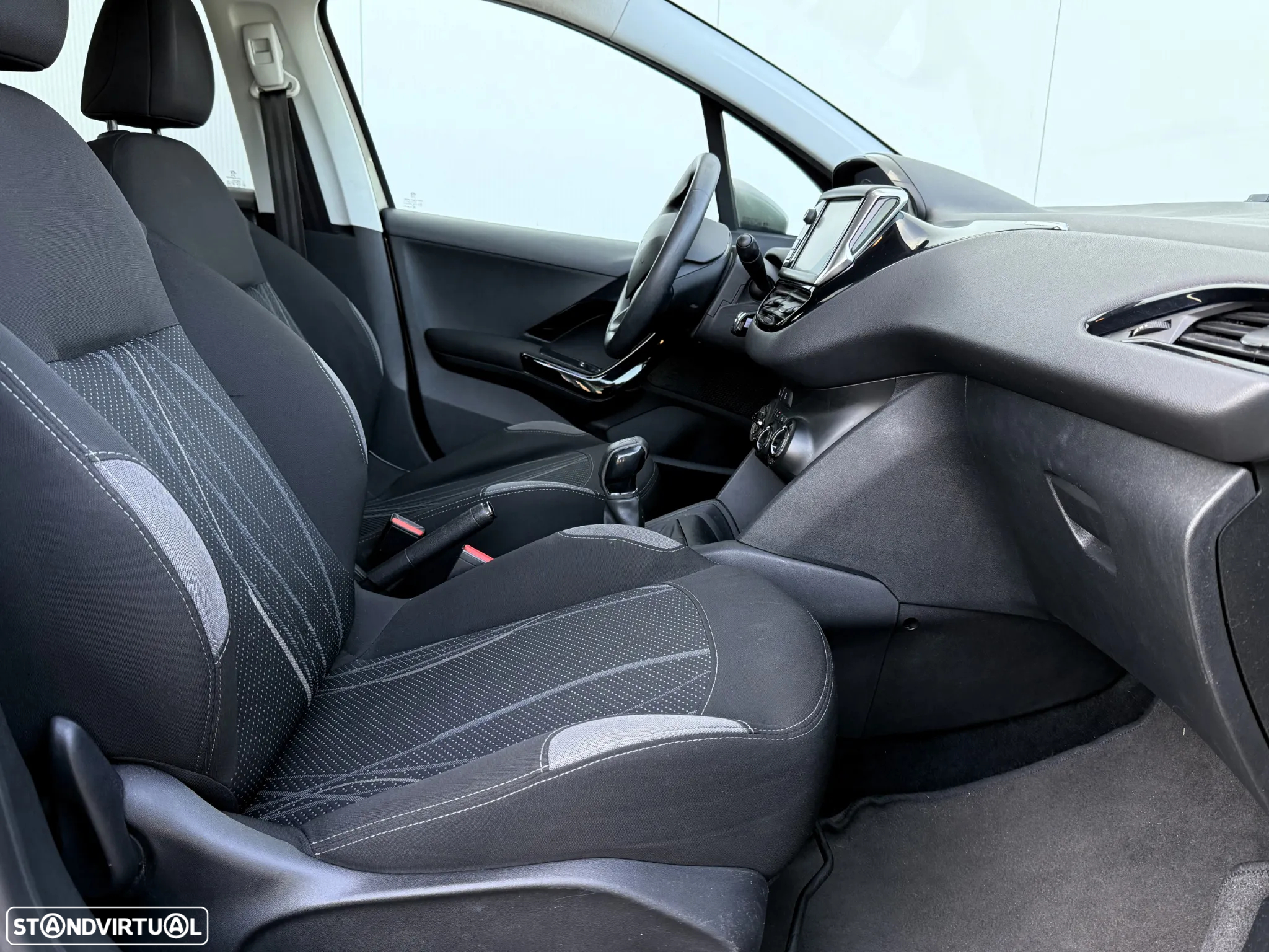 Peugeot 208 1.2 VTi Allure - 26