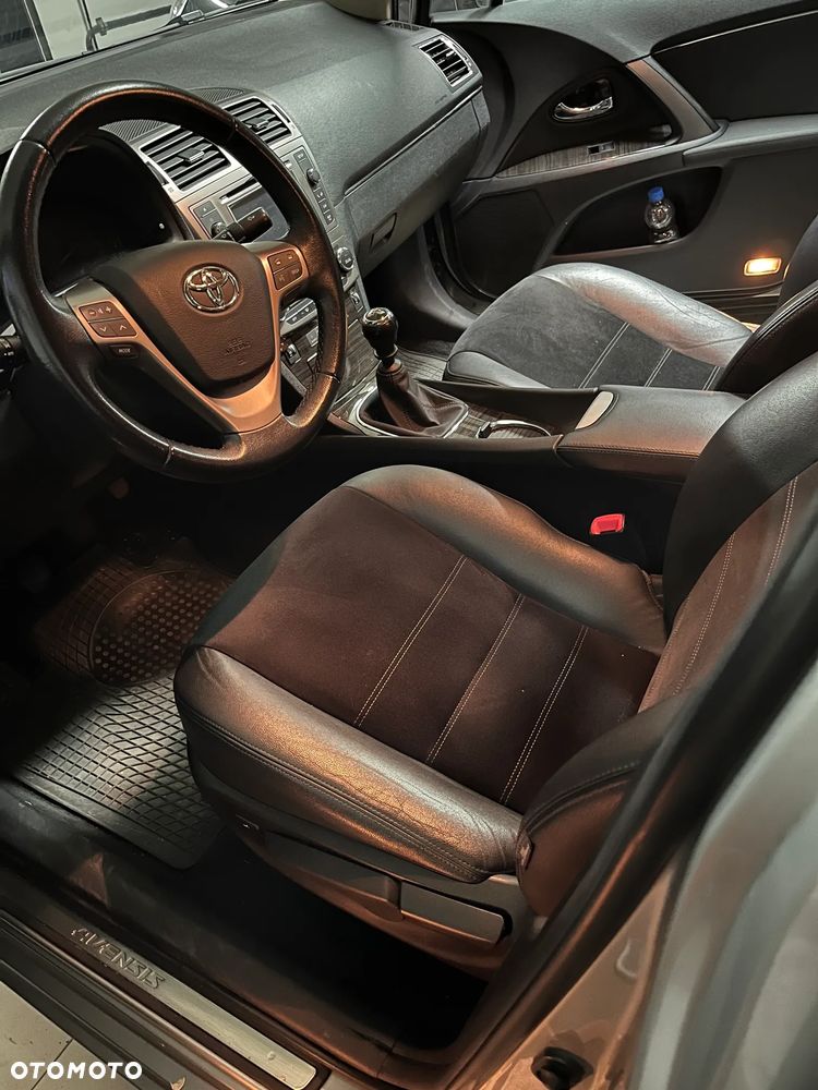 Toyota Avensis 1.8 Premium - 7