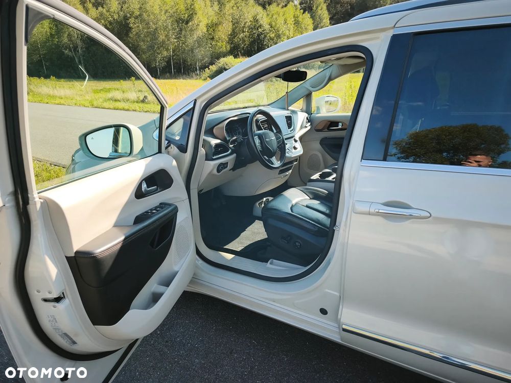 Chrysler Pacifica - 18