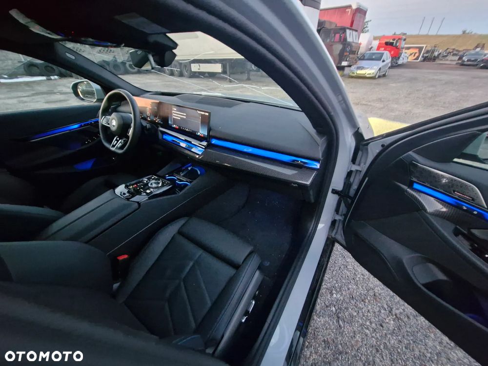 BMW Seria 5 530e xDrive - 24