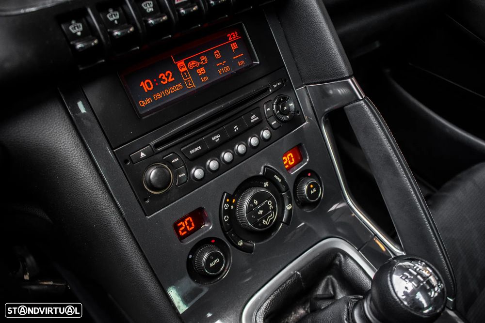 Peugeot 3008 1.6 HDi Executive - 21