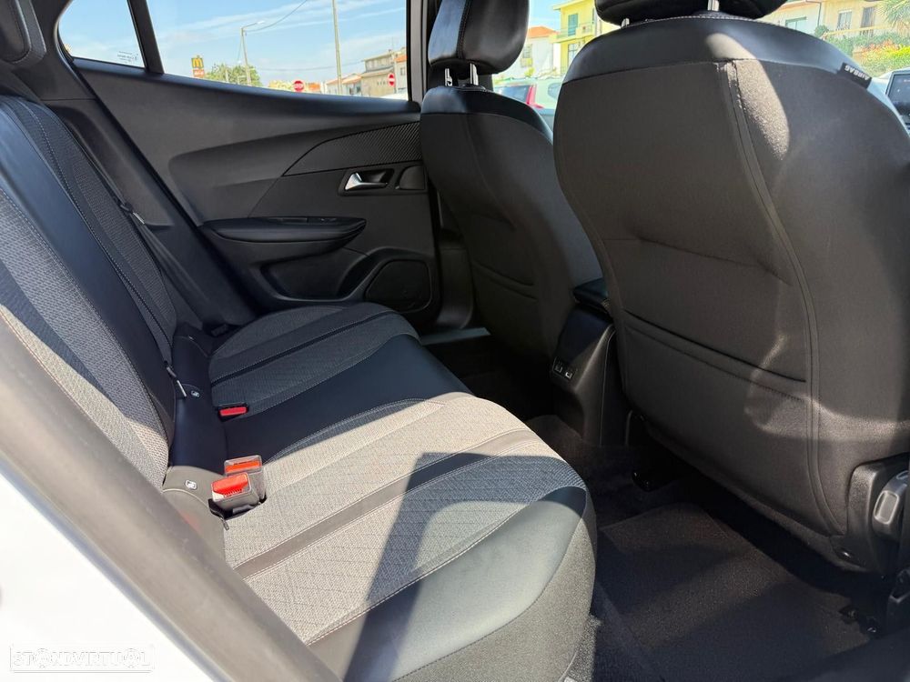 Peugeot 2008 1.2 Hybrid Allure e-DCS6 - 15
