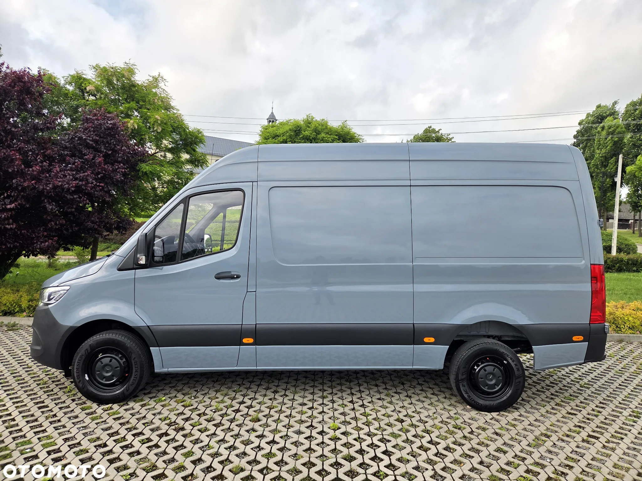 Mercedes-Benz Sprinter - 12
