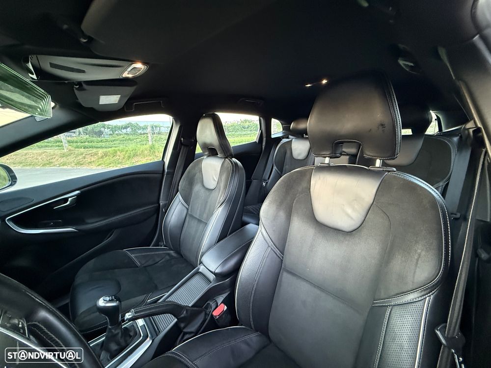 Volvo V40 D2 R Design — fotografia 11