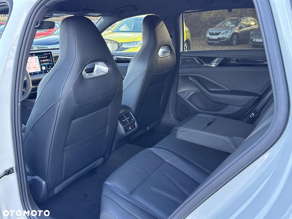 Volkswagen Passat - 37