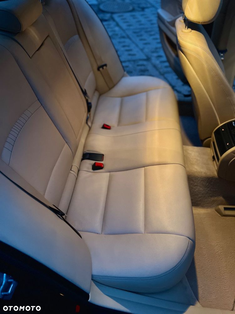 BMW Seria 5 535i xDrive - 17