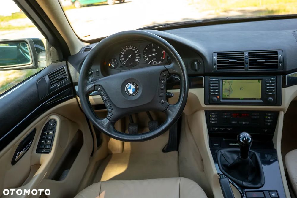 BMW Seria 5 525d Touring - 30