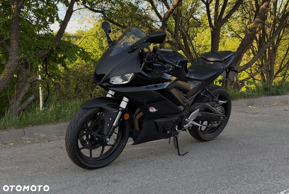 Yamaha R3 - 1