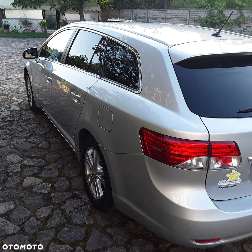 Toyota Avensis 2.0 D-4D Executive - 25