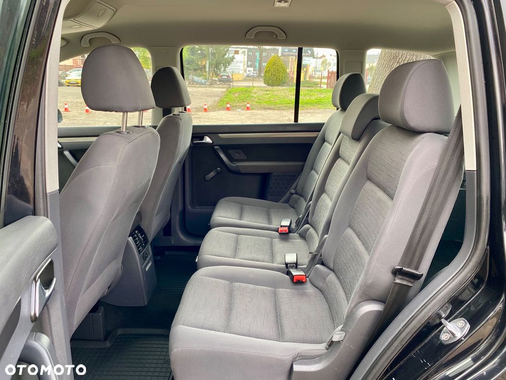 Volkswagen Touran - 14