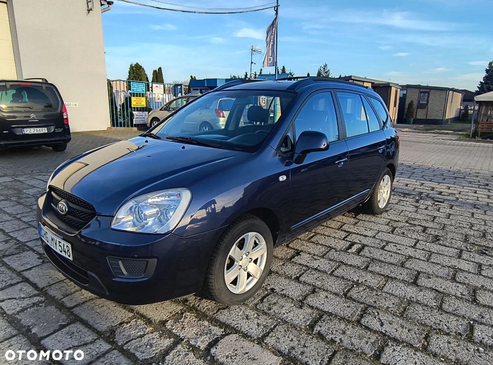 Kia Carens - 12