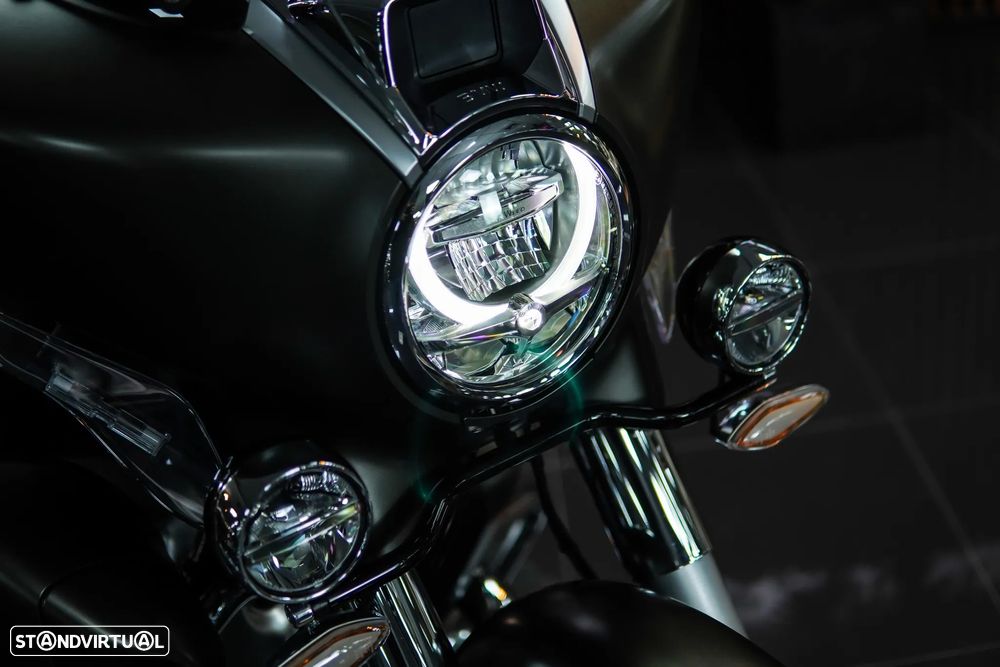 BMW R 18 Transcontinental Manhattan Metallic Matte - 12