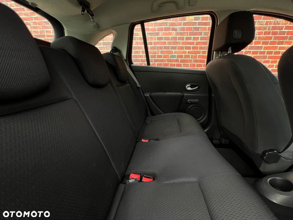 Renault Clio - 19