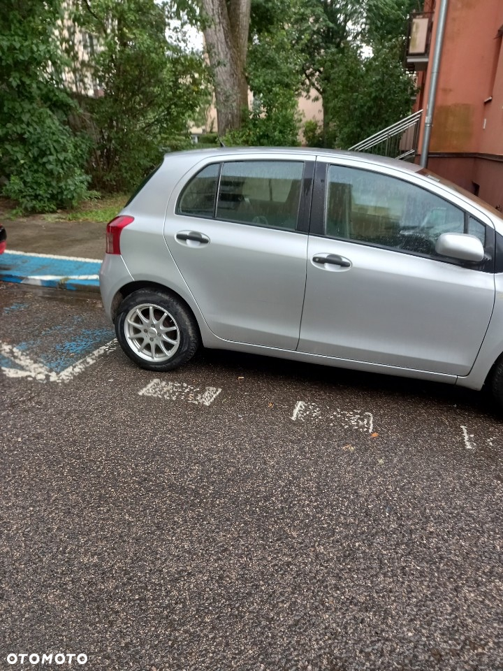 Toyota Yaris - 4