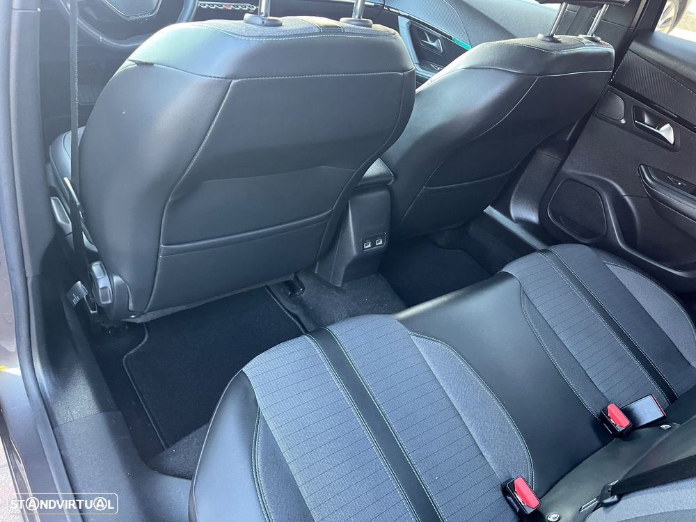 Peugeot 2008 1.5 BlueHDi Allure Pack EAT8 - 28