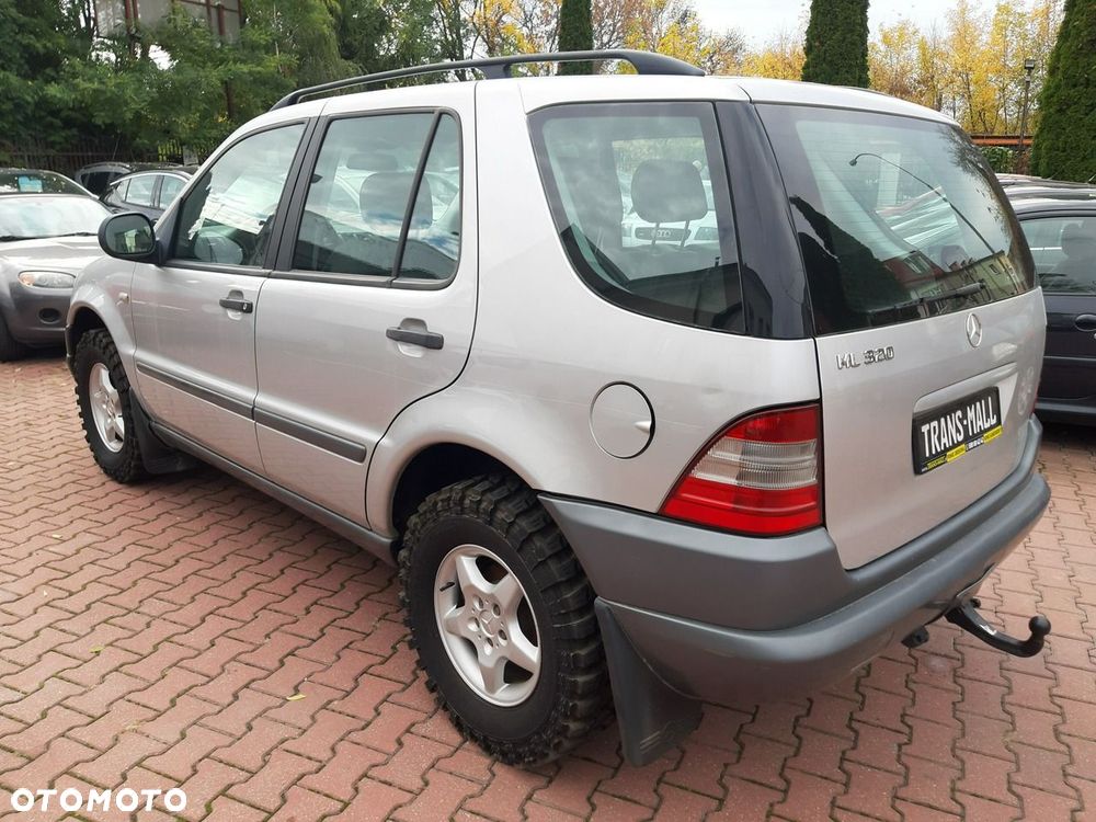 Mercedes-Benz ML 2000