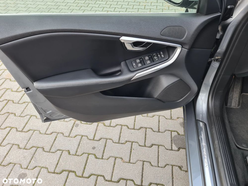 Volvo V40 D3 Drive-E R-Design Kinetic - 19