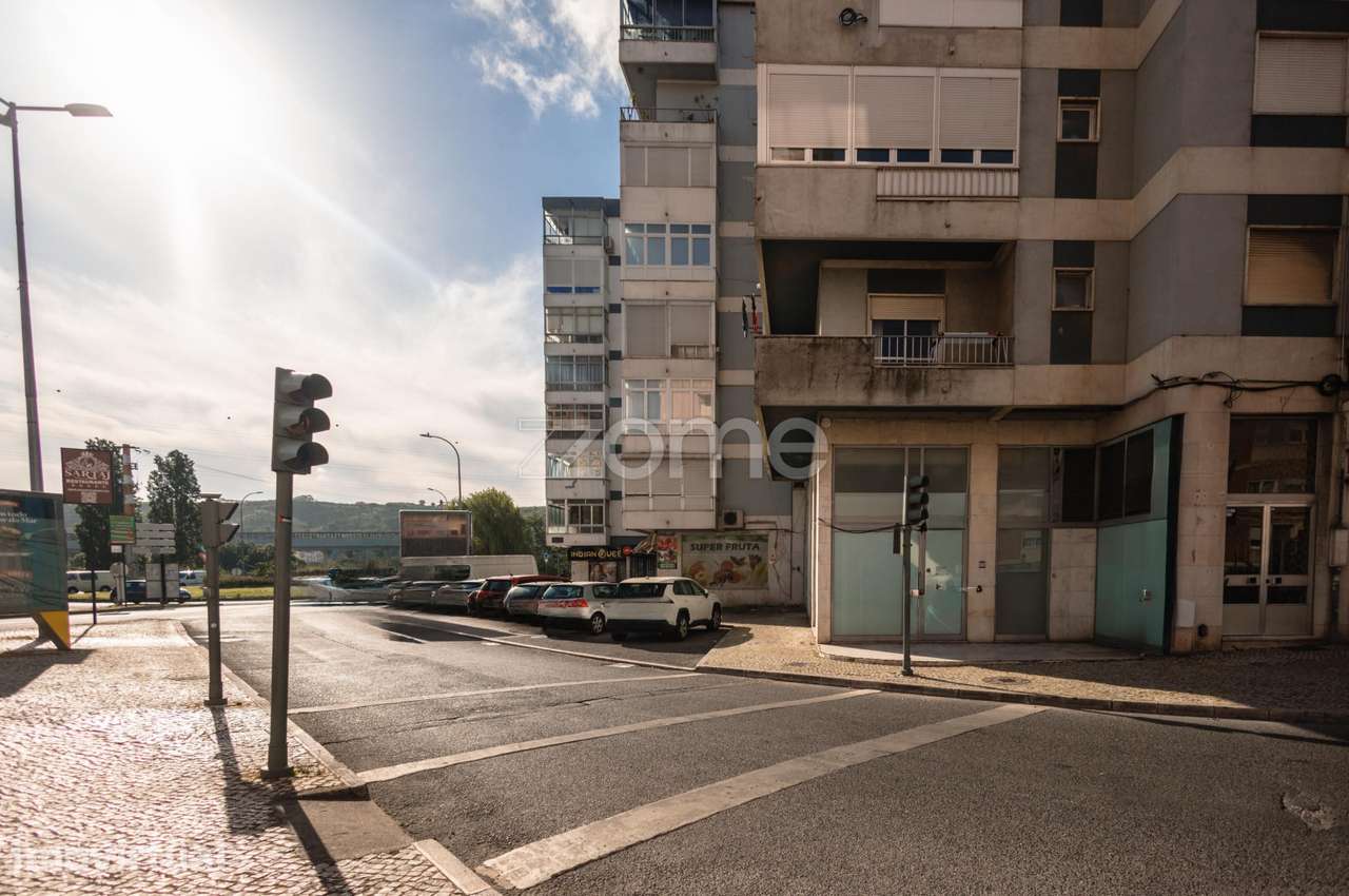 Loja com montra de 175m2 em Odivelas - Grande imagem: 4/38