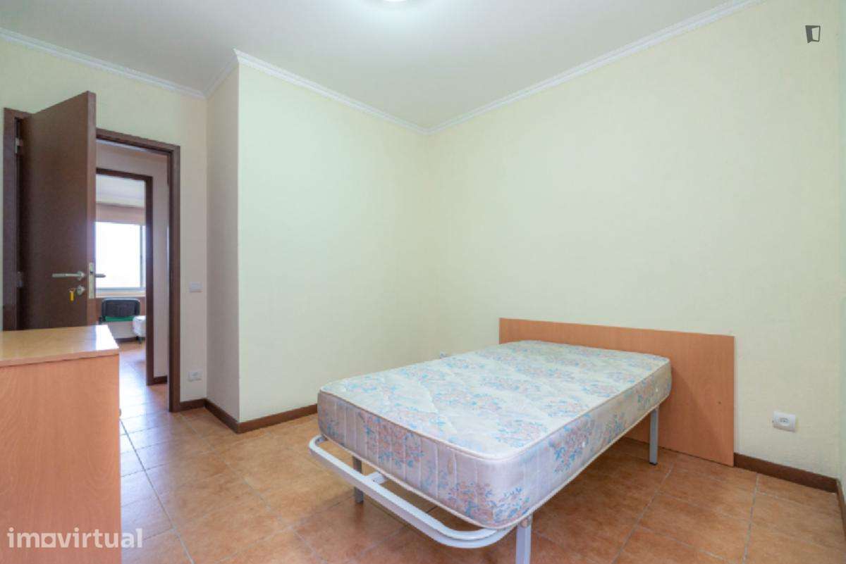 Quarto - localizado em São Martinho de Bispo Coimbra - Grande imagem: 4/18