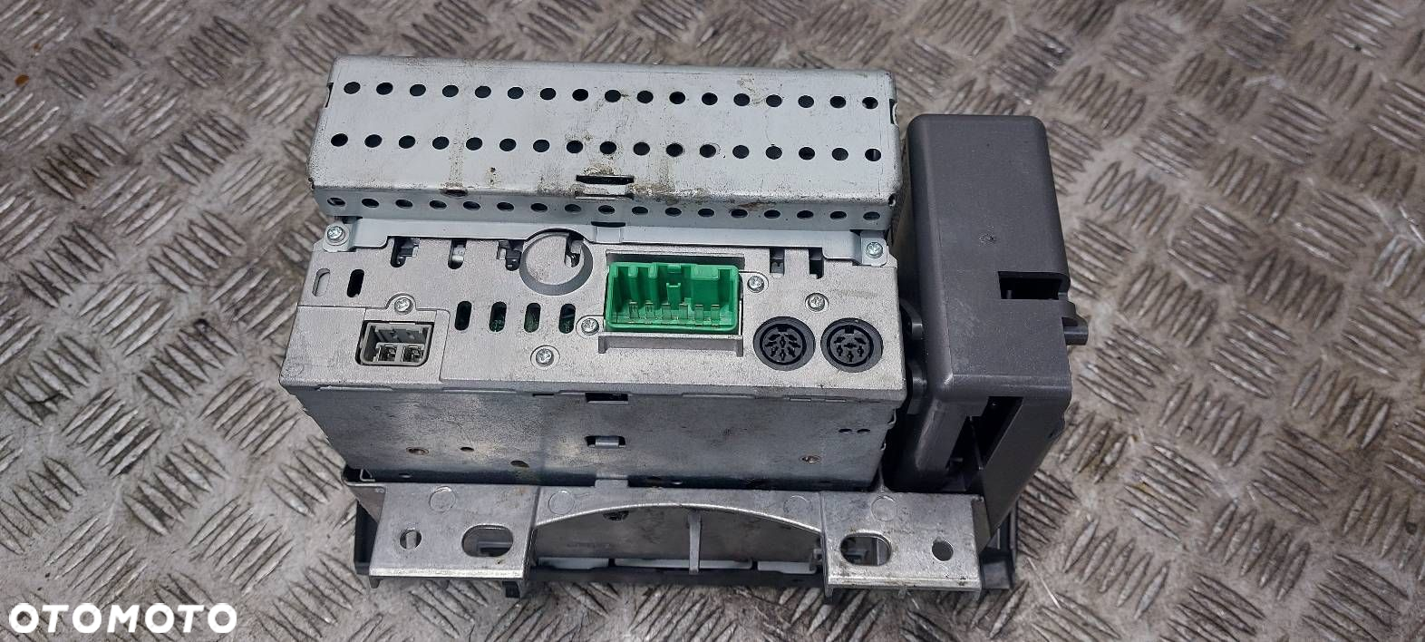 RADIO ODTWARZACZ + UCHWYT NA KUBEK VOLVO V70 I S70 8651155-1 - 2