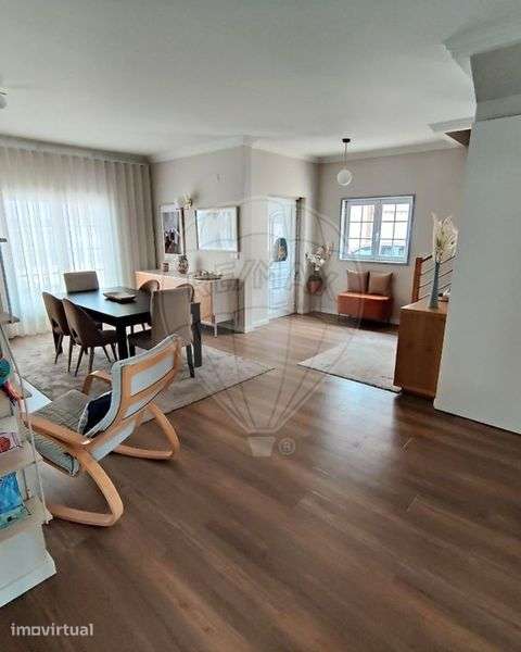 Vende-se Moradia Lourel - Grande imagem: 2/12