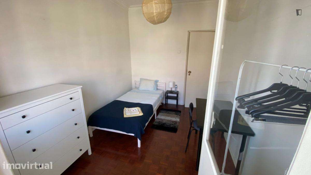 Quarto - localizado em Benfica Lisbon - Grande imagem: 2/8