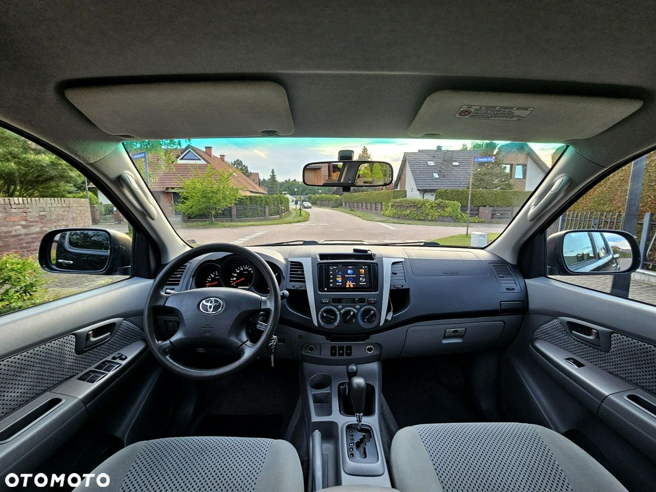 Toyota Hilux 4x4 Double Cab Autm Executive - 14