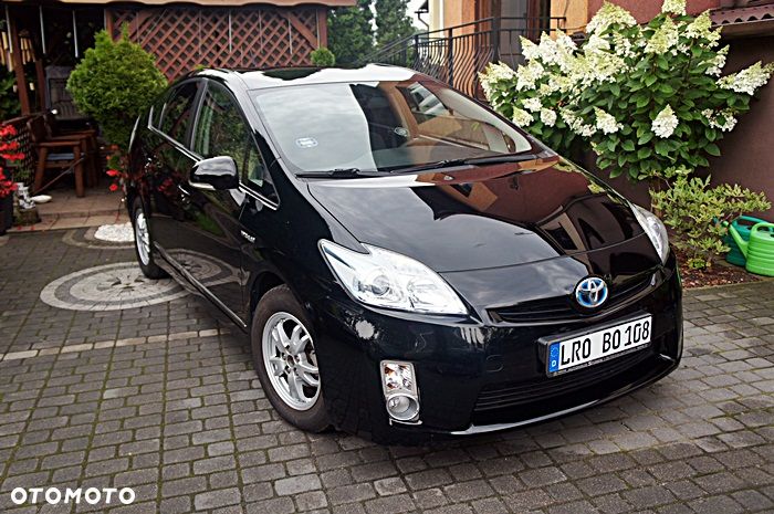 Toyota Prius (Hybrid) Life - 13