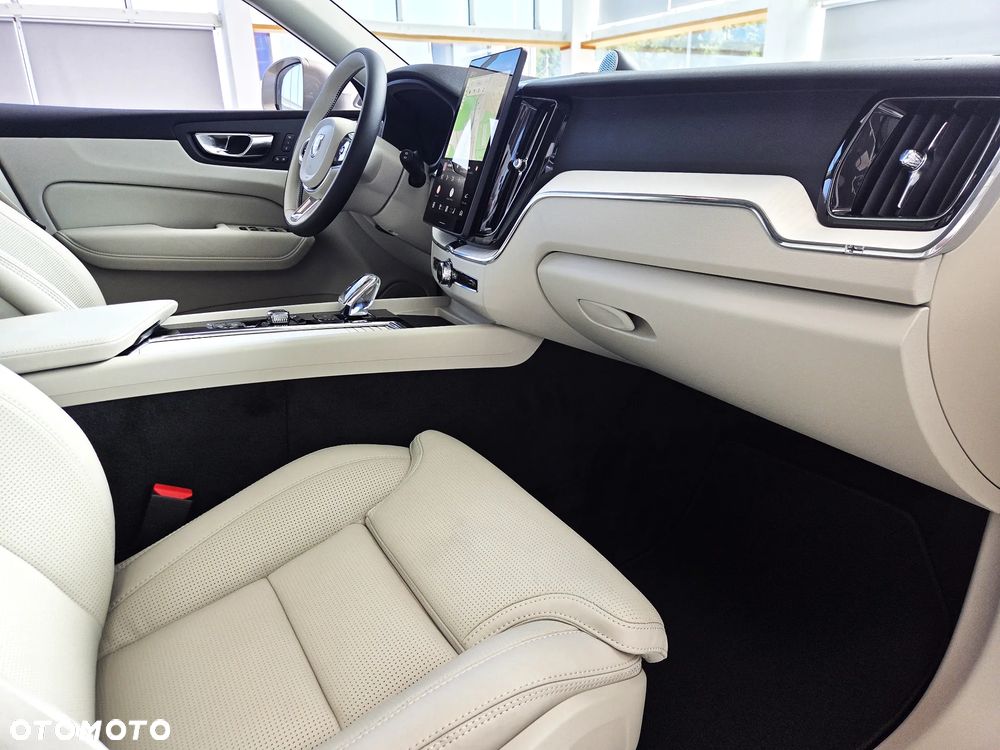 Volvo XC 60 B5 B AWD Plus Bright - 16