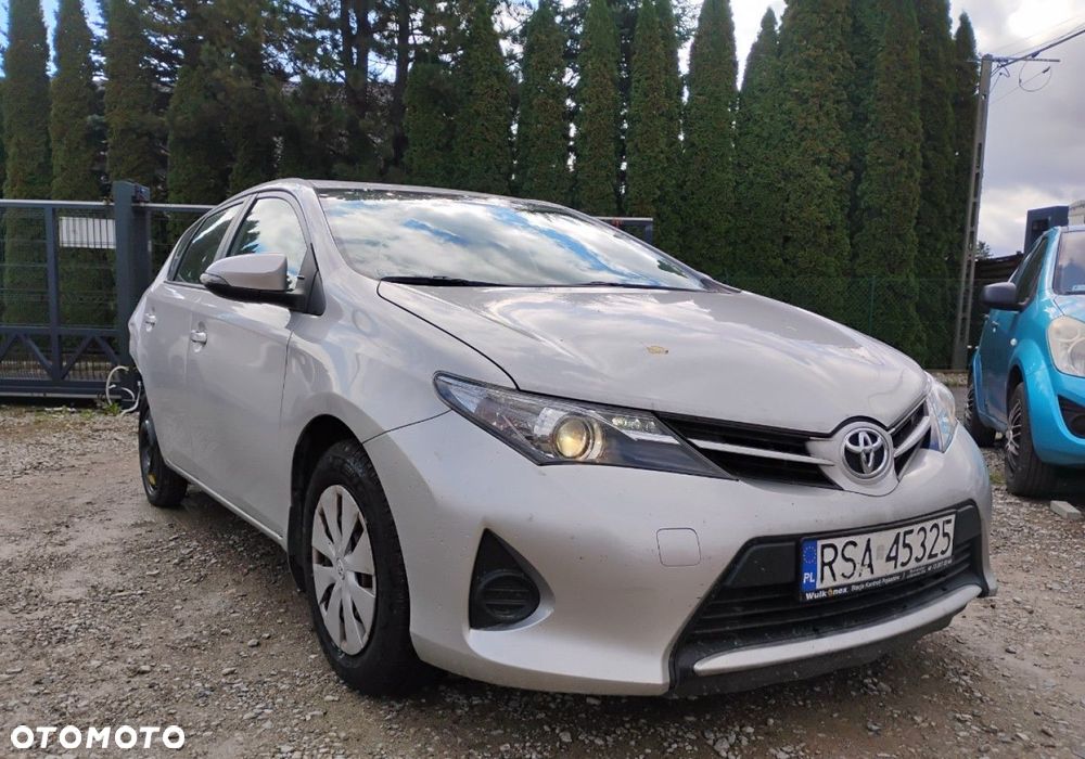Toyota Auris - 2