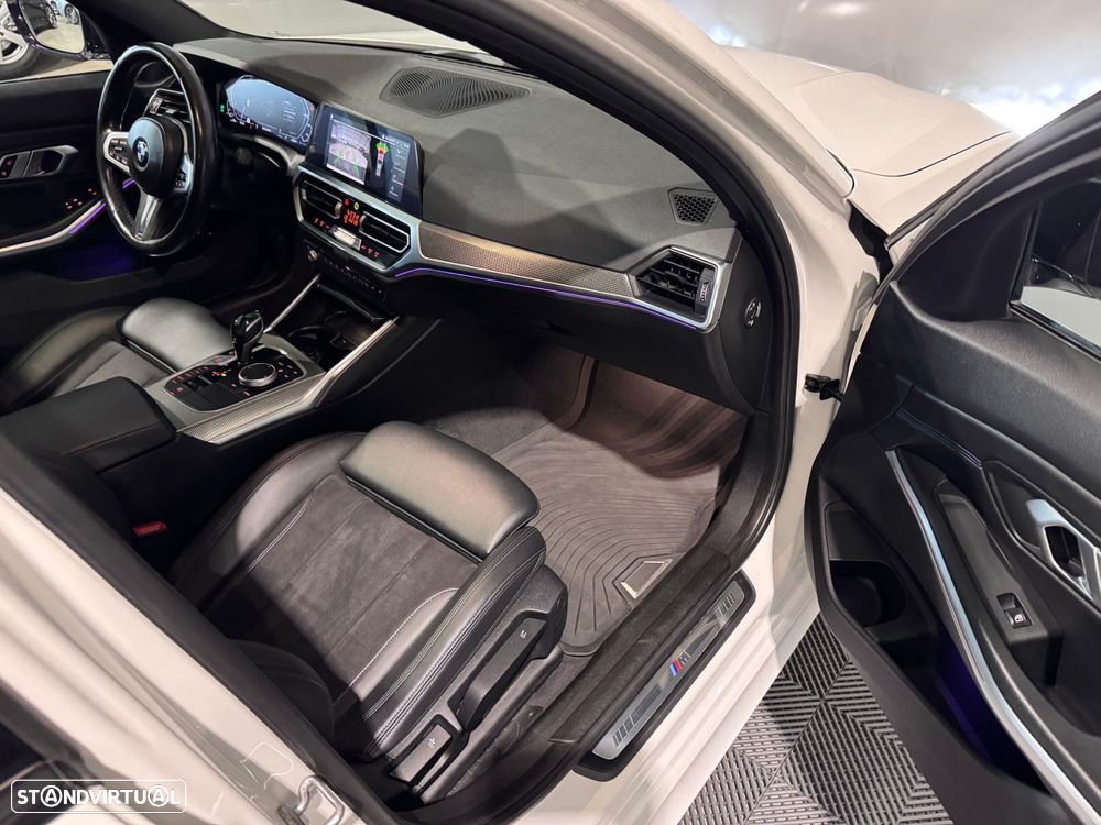 BMW 330 e Touring Pack Desportivo M Auto - 53