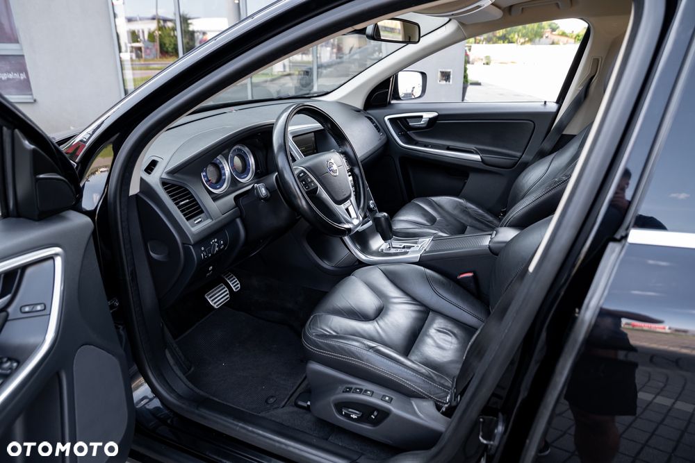 Volvo XC 60 D4 AWD Geartronic RDesign - 17