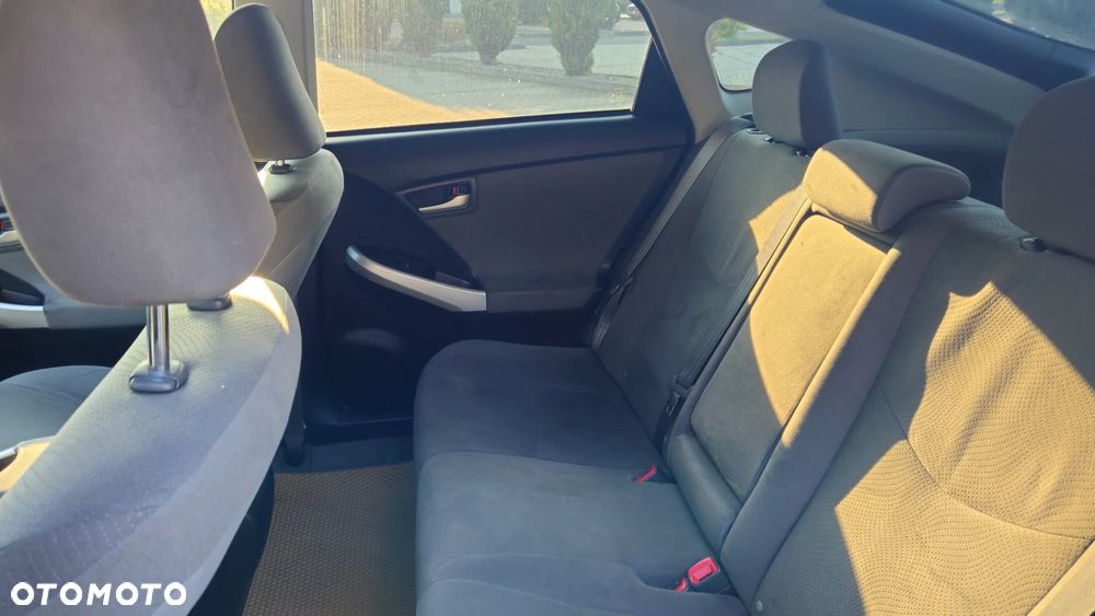 Toyota Prius ver-1-8-hsd-prestige - 8