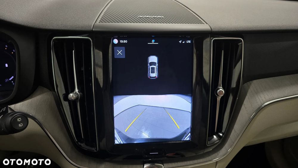 Volvo XC 60 B4 D Plus Dark - 33