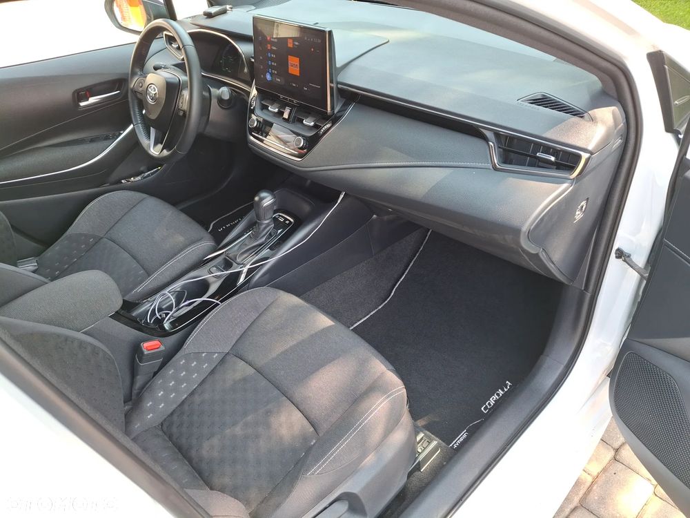 Toyota Corolla 1.8 Hybrid Comfort - 17
