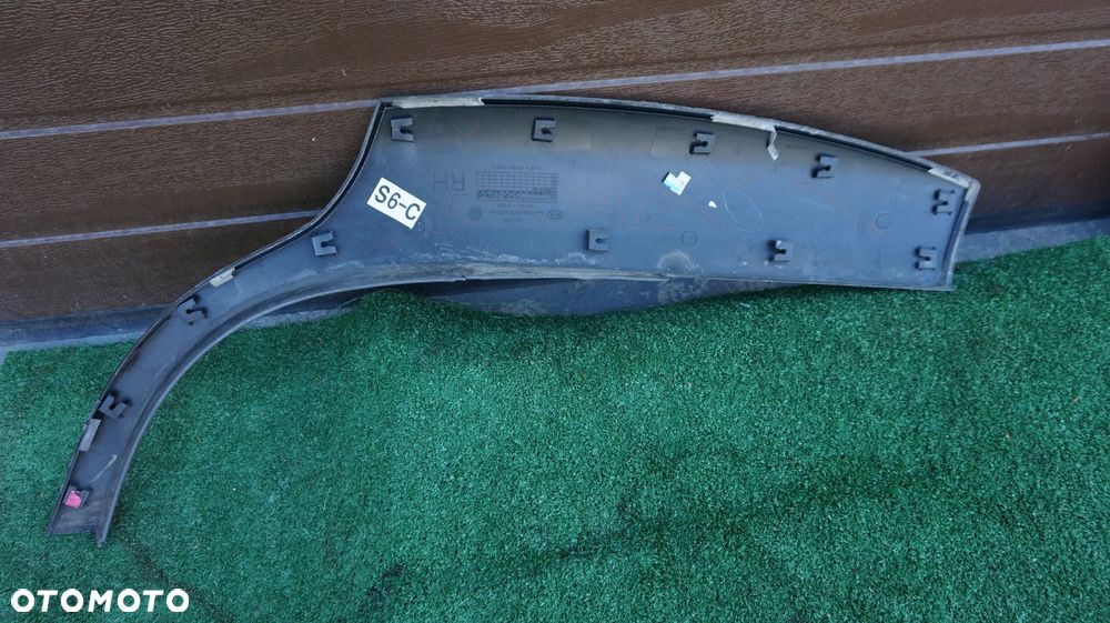 Kia Sportage II listwa blotnika prawy tyl - 2