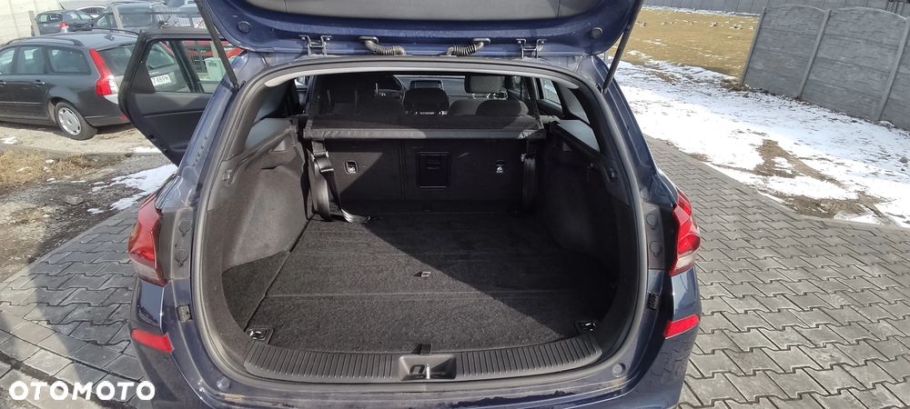 Hyundai i30 1.4 T-GDI Family+ - 30