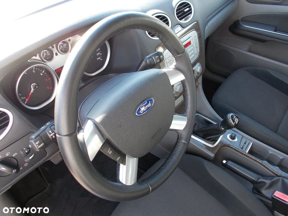 Ford Focus 1.8 Ghia - 20