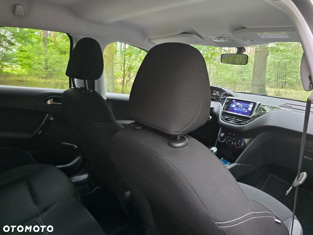 Peugeot 208 - 15