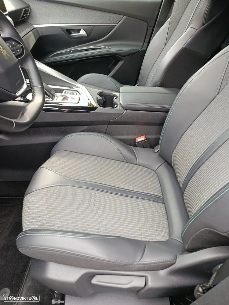 Peugeot 5008 1.2 PureTech Allure EAT6 - 17