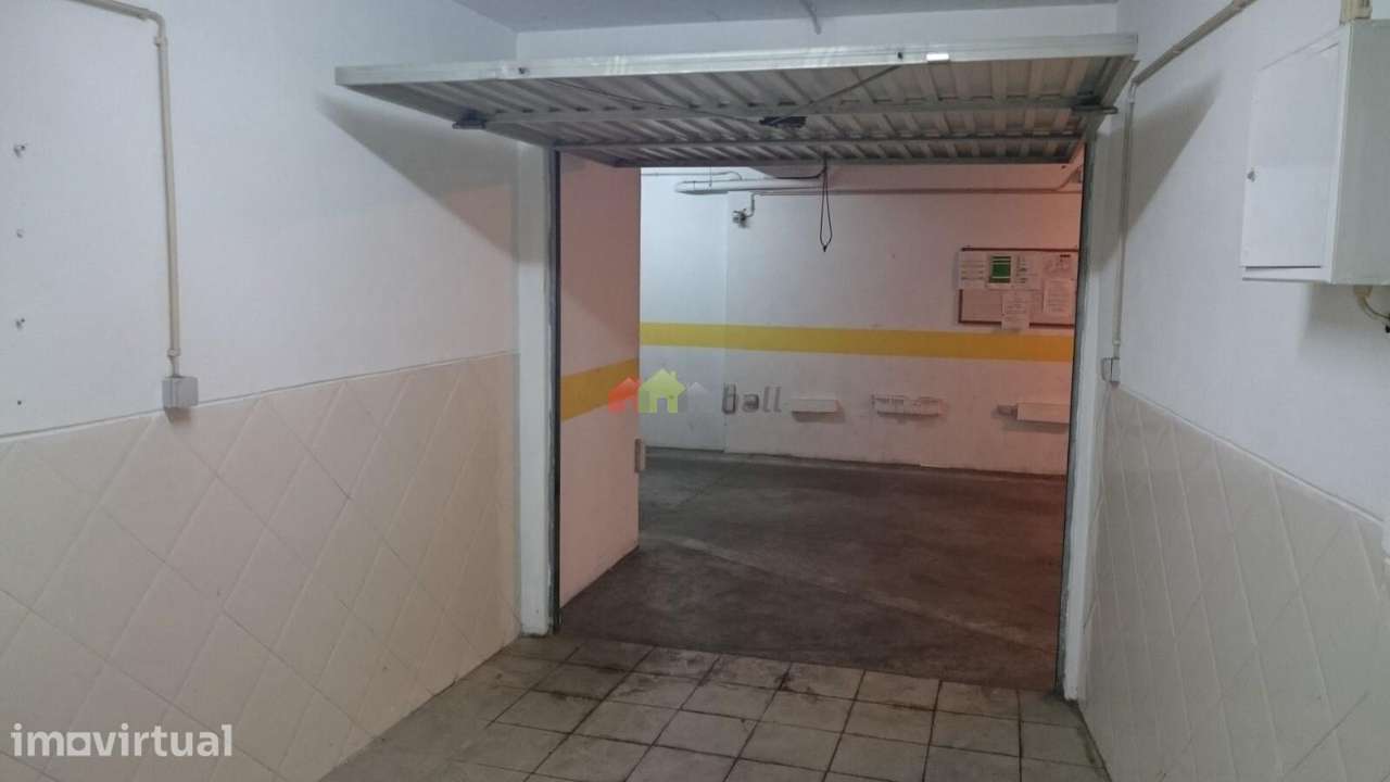 Garagem com 14,58 m2 na Praça do Brasil, em Setúbal - Grande imagem: 2/5